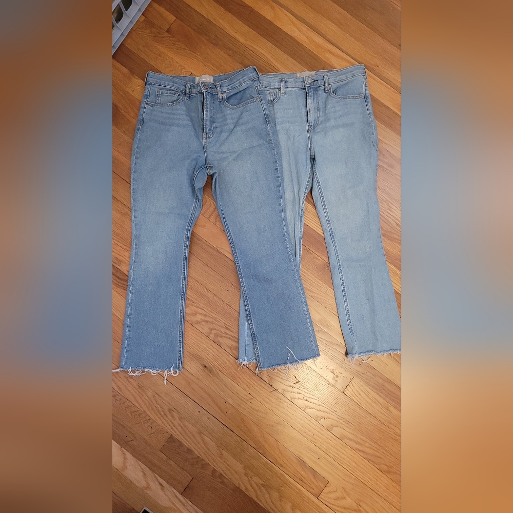 EVERLANE Kick Crop raw hem Jeans- medium wash